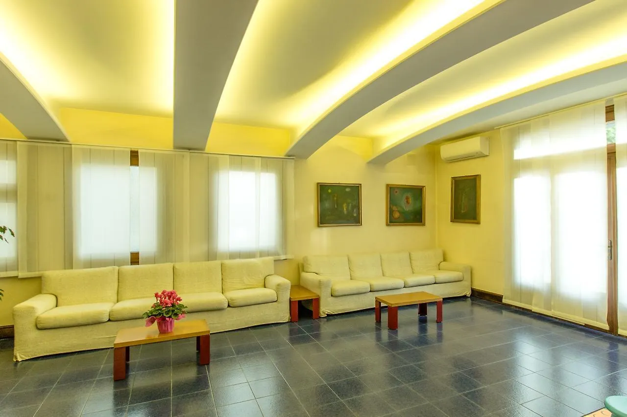 Residence Villa Chiara Loano 3*,